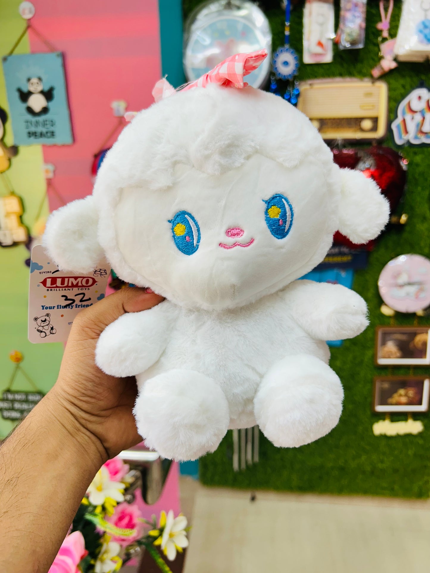 Dreamy lamb - the white plushie with starry eyed and a bow